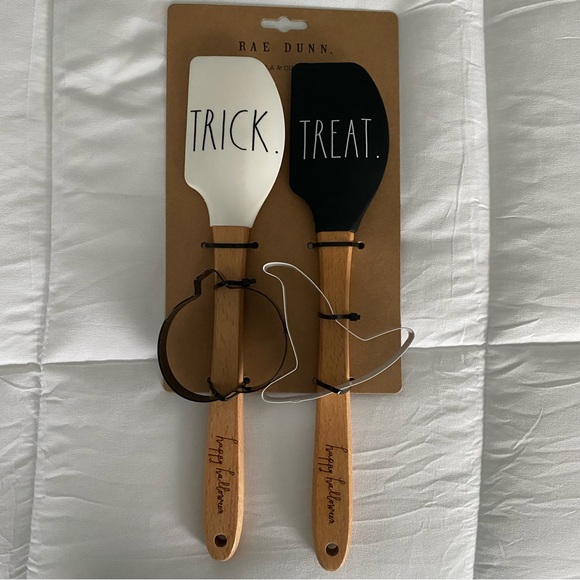 New RAE DUNN Halloween Baking Set - Picture 2 of 5